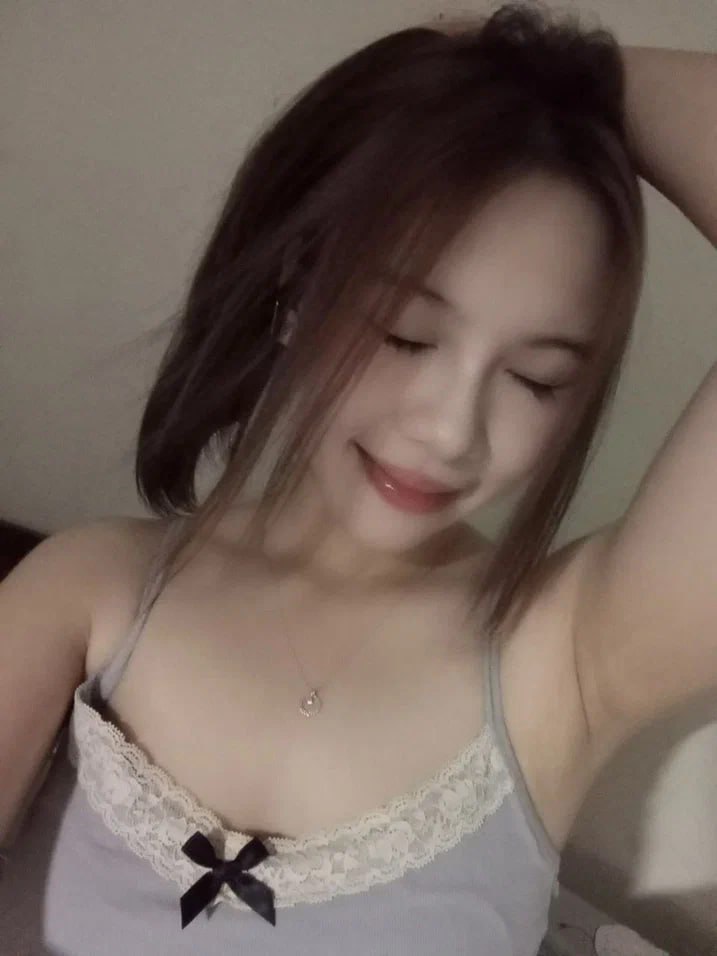 Địt cô đồng nghiệp hàng múp vì quá bấn cặc